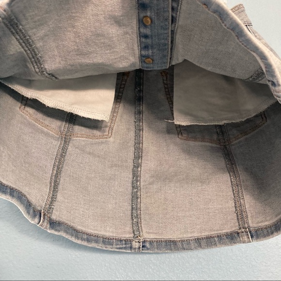 American Eagle Button Denim Circle Mini Skirt - Size 2 - Light Wash - Picture 4 of 13